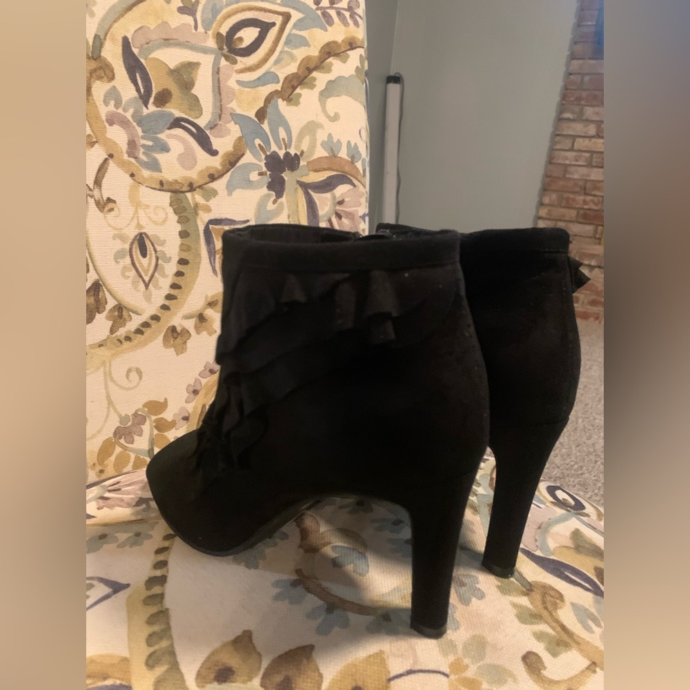 Unisa Elegant Black Peep-Toe Ankle Boots - Picture 4 of 8
